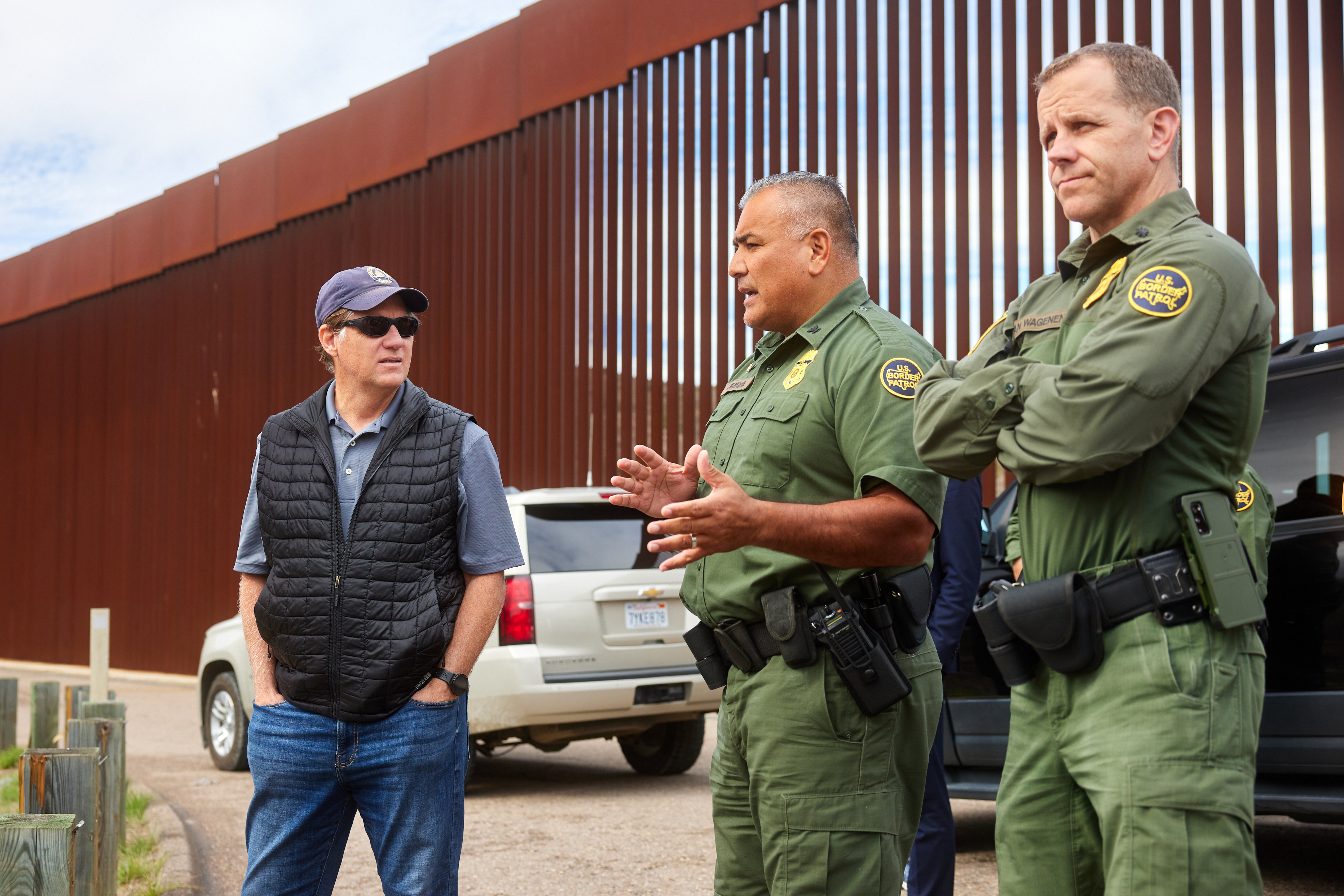 Migrants line up at the border, awaiting the end of Title 42