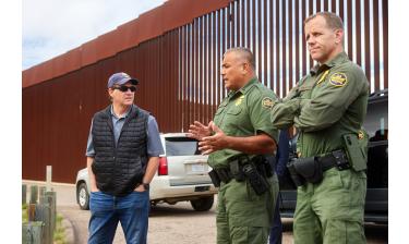 Senate Minority Leader Brian W. Jones with Border Patrol Agents